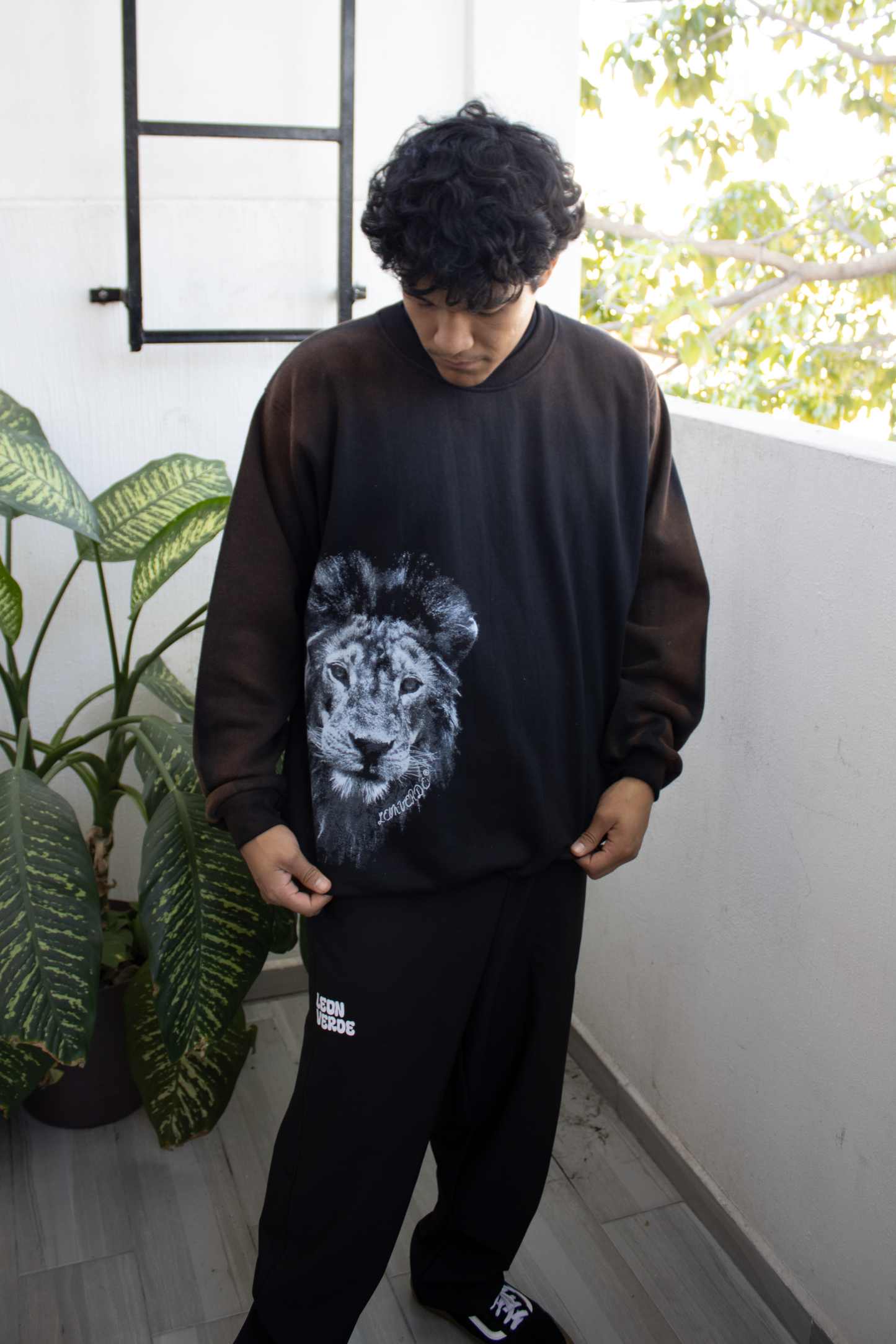 Suéter ¨ESTELAR¨ negro faded