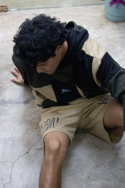 Short de felpa ¨NUEVA ERA¨ caqui