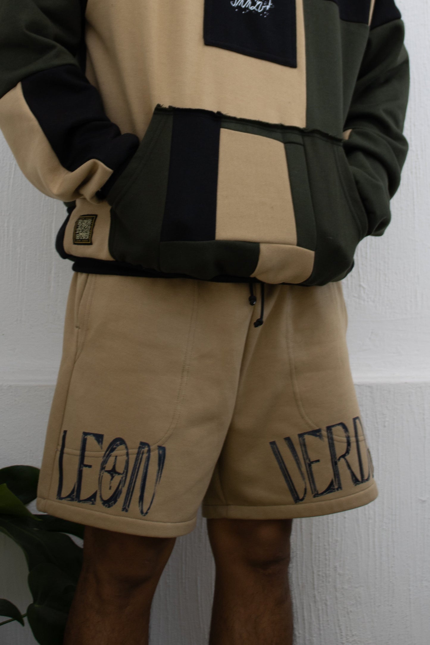 Short de felpa ¨NUEVA ERA¨ caqui